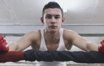 Актера из «Слова пацана» задержали за укус официантки в Новосибирске