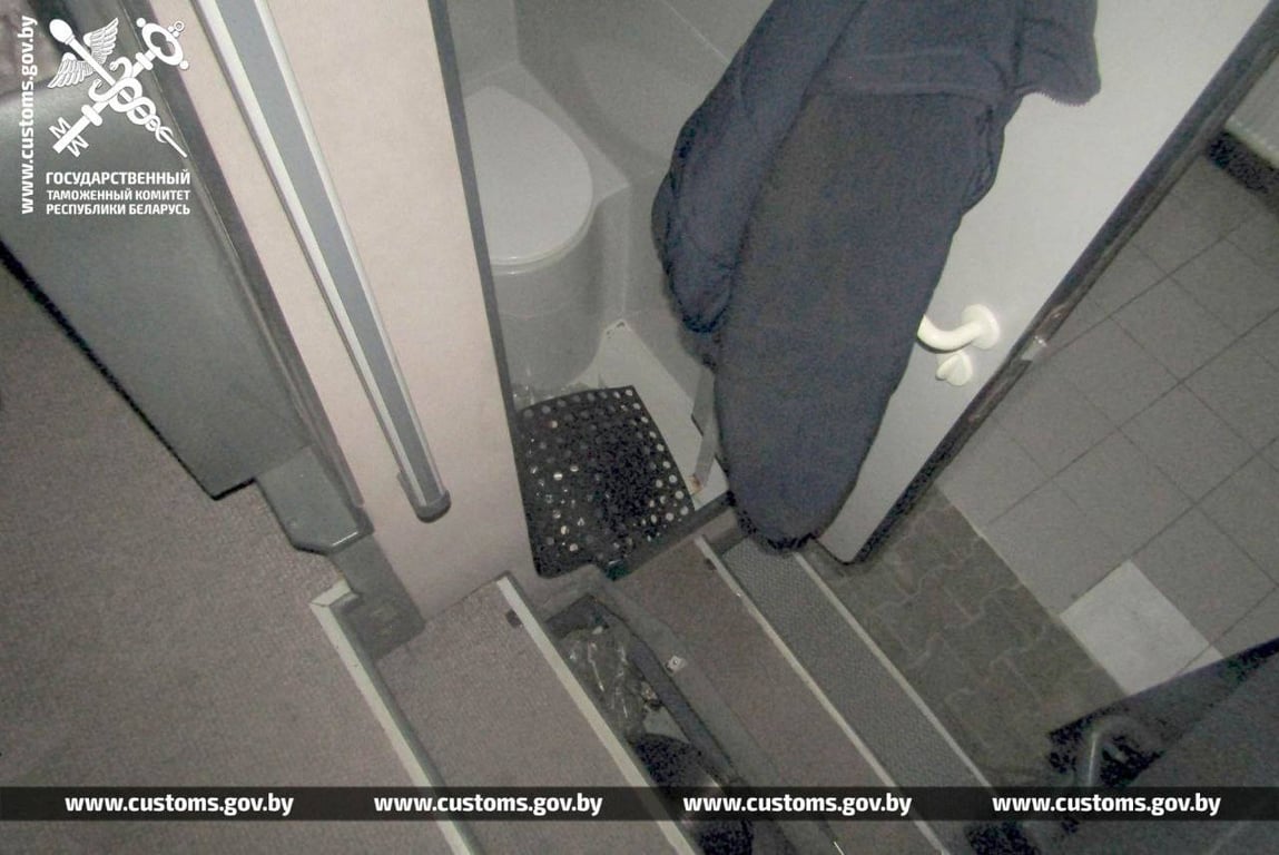 Брестские таможенники обнаружили контрабанду запчастей в польском автобусе