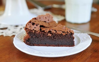 Как приготовить шоколадный торт без муки? Понадобится всего 4 ингредиента — Полезно