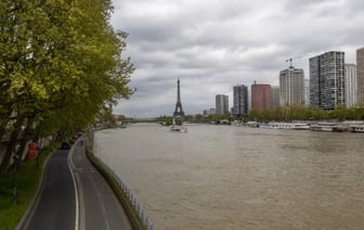 Из-за грязной воды в Сене отменили тренировку триатлонистов