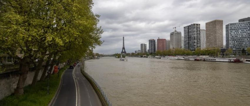 Из-за грязной воды в Сене отменили тренировку триатлонистов