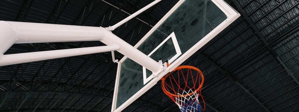 Сотрудника «Беларусбанка» приговорили к 3 годам домашней химии за участие в протестах