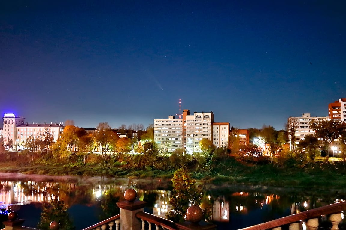 Комета C/2023 A3 (Цзыцзиньшань — ATLAS) / (Tsuchinshan–ATLAS) над Витебском. Фото Сергея Серебро