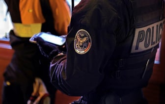 Французским подросткам предъявлены обвинения в изнасиловании 12-летней девочки и антисемитских высказываниях.