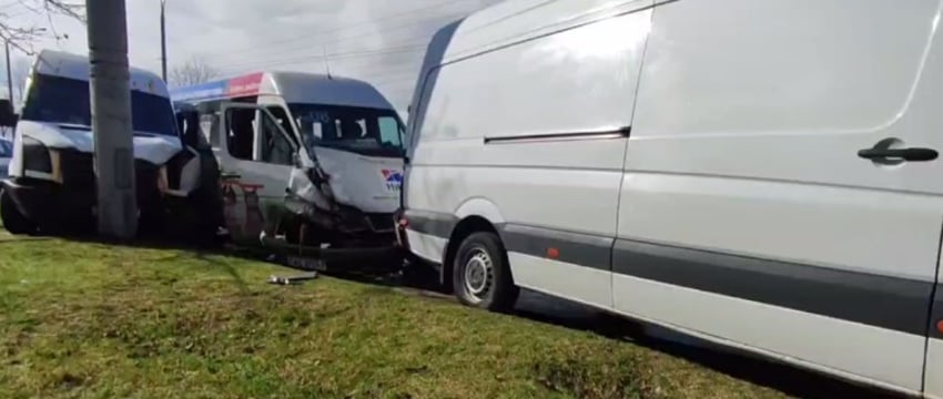 ДТП с тремя микроавтобусов случилось в Минске