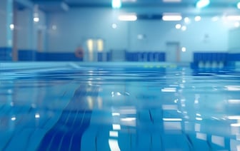 В Барановичах инструктор спас парня, который тонул во время занятия в бассейне