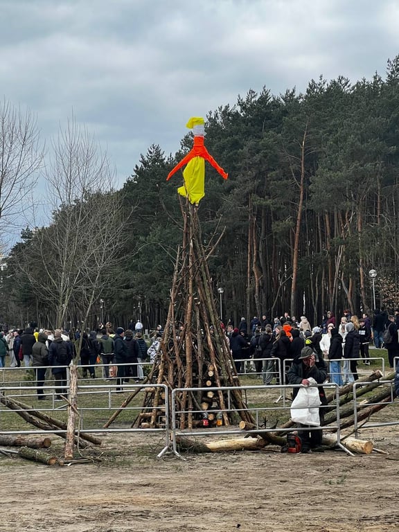 В Бресте проходят народные гуляния «Широкая масленица»