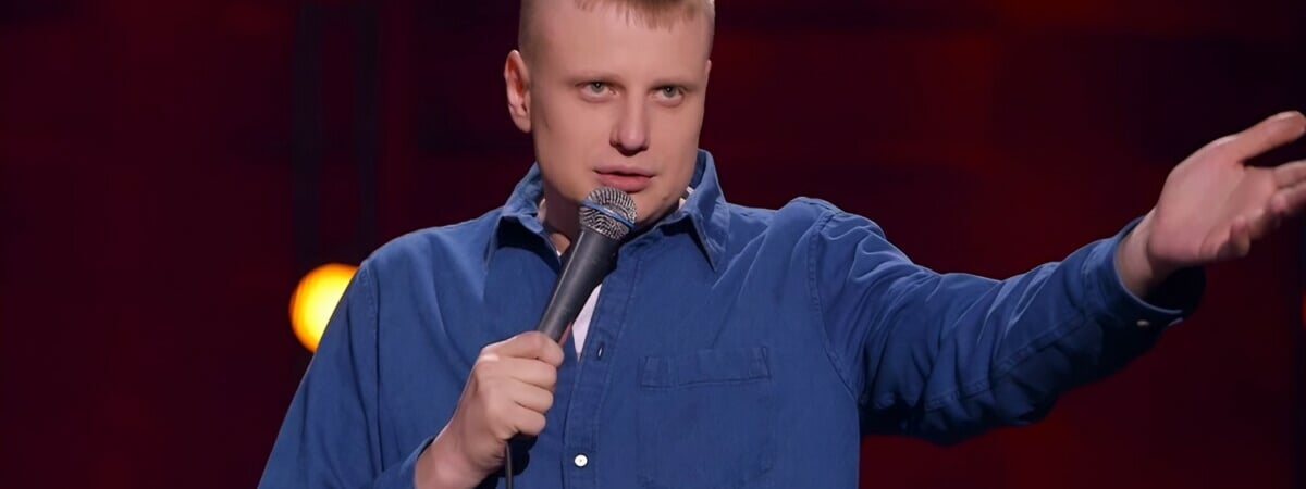 СК Беларуси начал спецпроизводство против стендап-комика Комиссаренко. В чём обвиняют?