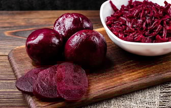 Как сварить свёклу за 10 минут? Нашли способ, после которого не придётся отмывать кастрюлю — Полезно