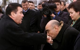 «Идея спать с одной женщиной для меня немыслима». Как диктаторы создают для себя целые «отряды удовольствий»