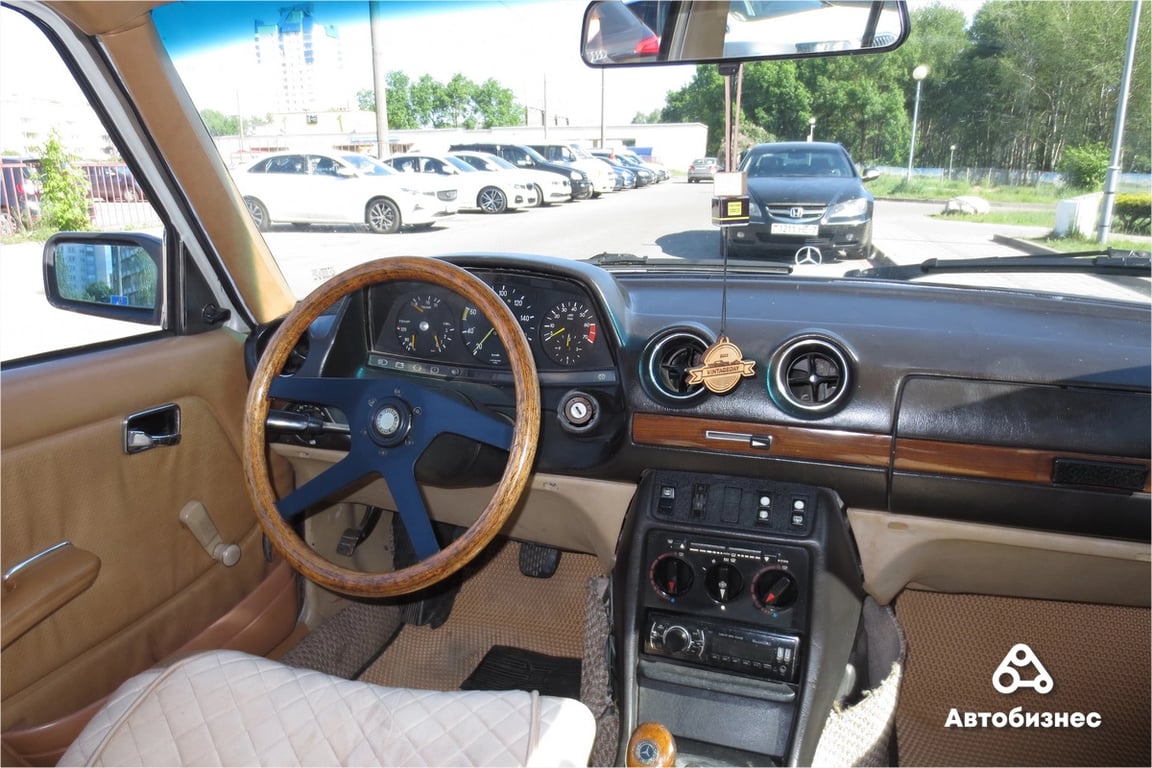 Передняя панель Mercedes-Benz W123