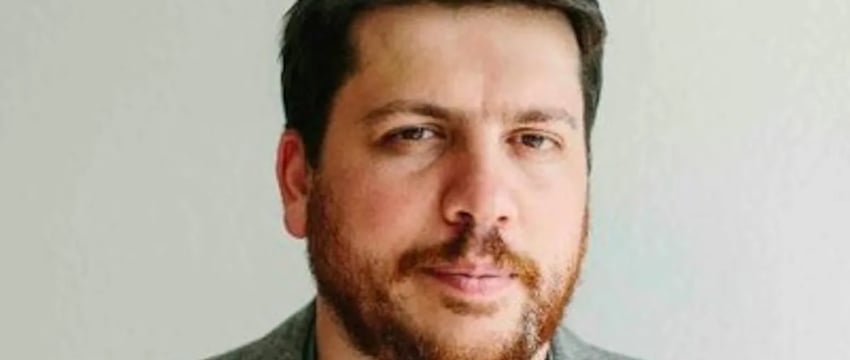 Соратник Алексея Навального, на которого напали возле дома, клянется "никогда не сдаваться"