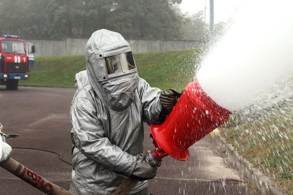 Спасатели в Бресте провели учения на складе нефтепродуктов