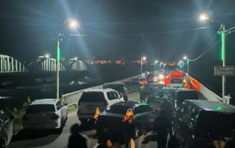 В Абхазии перекрыли дороги, требуя освободить задержанных активистов оппозиции