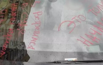 В Минске кто-то исписал Infiniti оскорбительными надписями