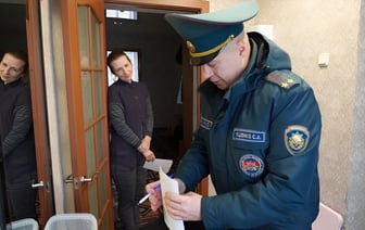 Инспекторы МЧС пообещали белорусам устроить рейды «в каждый дом» и «интерактив со всеми членами семьи». Зачем?