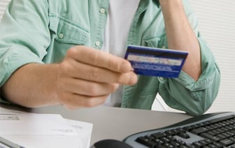 «Дочка» компании Visa прекратила переводы валюты в Беларусь