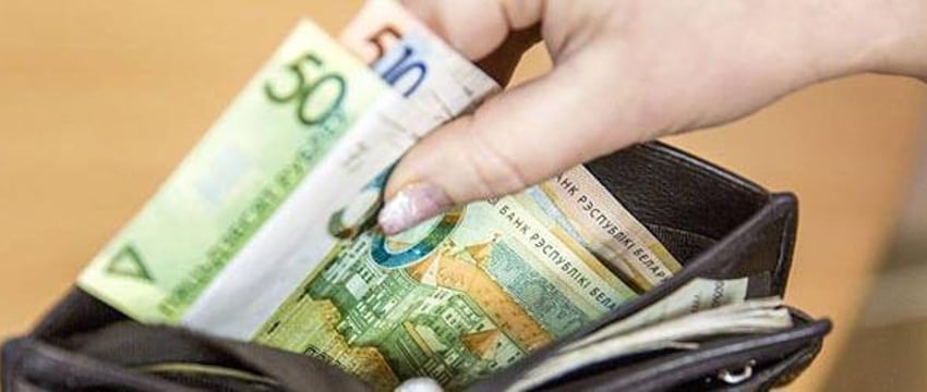 Средняя зарплата в Беларуси выросла на 135 рублей