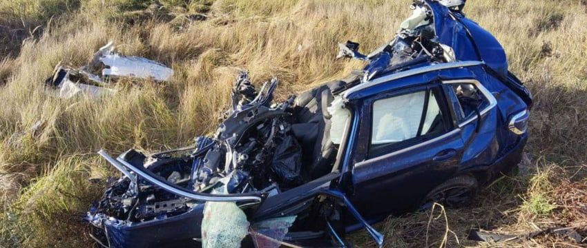 «BMW» влетела под фуру в Оршанском районе, водителя вытаскивали спасатели