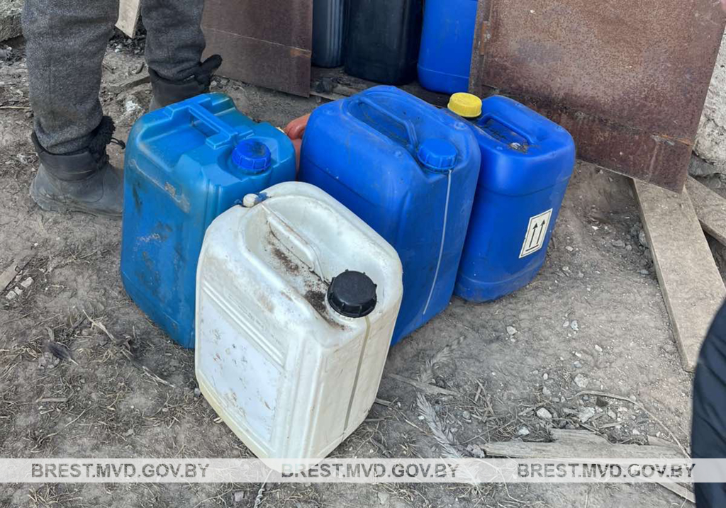 В Жабинковском районе водитель МАЗа похитил тормозные колодки с предприятия