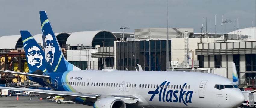 Самолет авиакомпании Alaska Airlines прервал взлет, чтобы избежать столкновения с самолетом Southwest Jet.