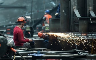 Лукашенко разрешил белорусам больше работать сверхурочно и по выходным. Но не всем — Официально