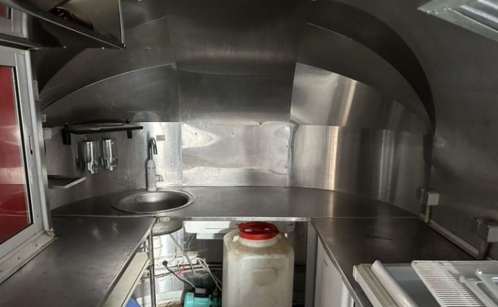 Кухню на колесах выставили на продажу в Барановичах. Сколько стоит?