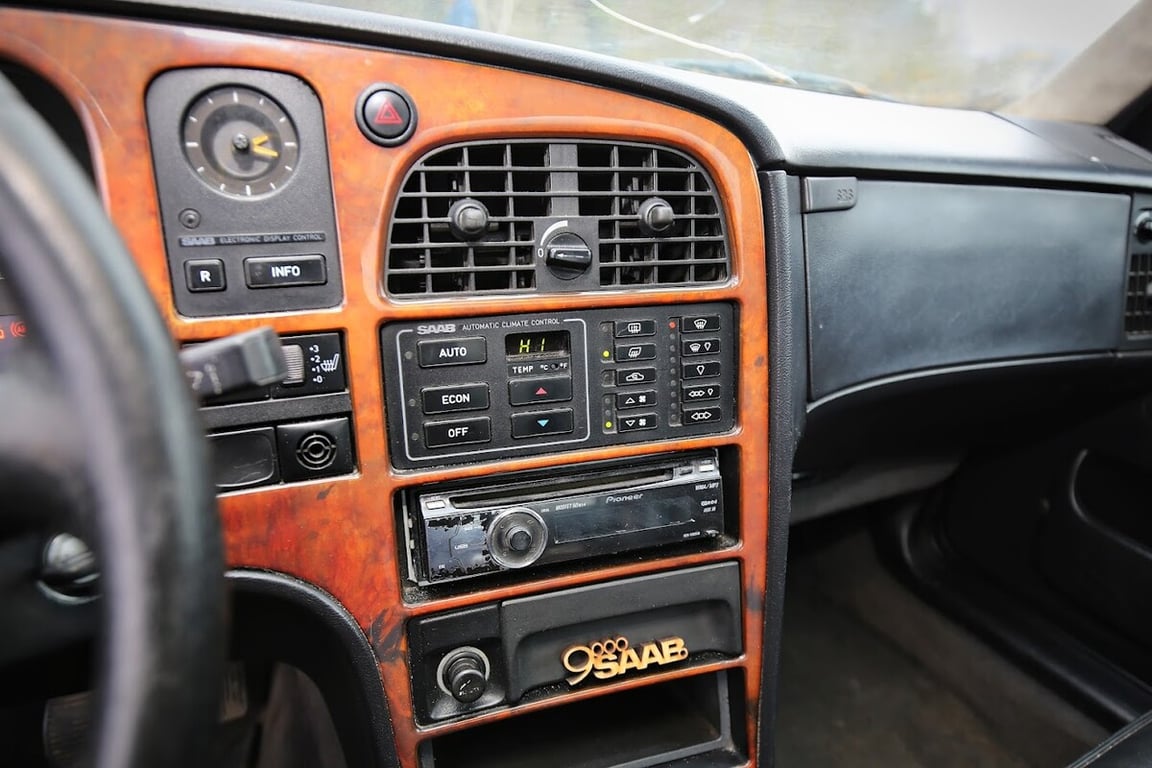 Белорус показал очень редкий Saab 9000