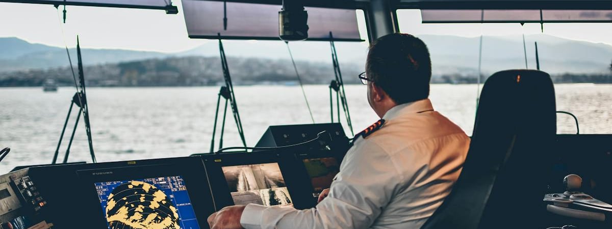 Прибыли Суэцкого канала упали почти вдвое с начала атак хуситов