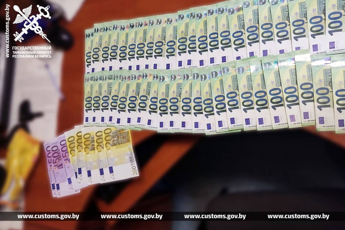 На границе белорус попытался спрятать 20 тысяч евро в упаковке салфеток