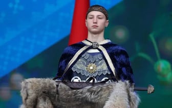 В Полоцке Лукашенко на шкуре волка принесли меч