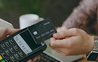 Белорус закупился товарами по чужой карте, ему грозит до 3 лет