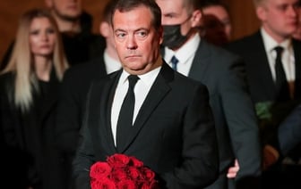 В случае нападения Украины на Беларусь Лукашенко сможет использовать ТЯО с разрешения Кремля — Медведев