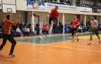 Победы гандболистов и волейболистов, ничья в мини-футболе — спортивные новости выходных