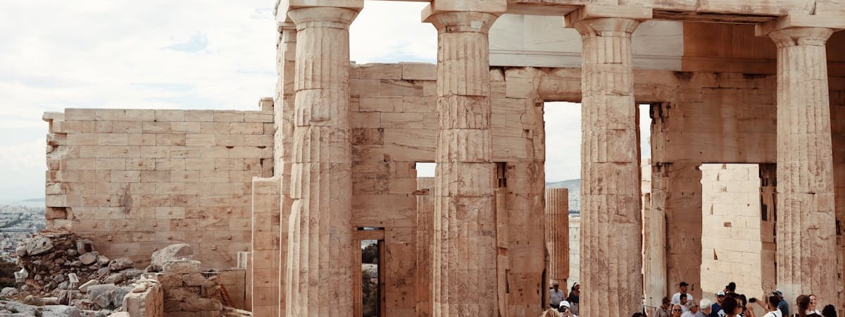 Премьер Греции объявит о перестановках в правительстве на фоне масштабных протестов