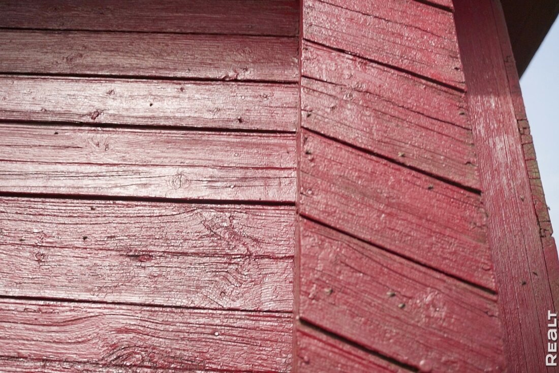 Белоруска восстанавливает родовое гнездо в глухой деревне у реки