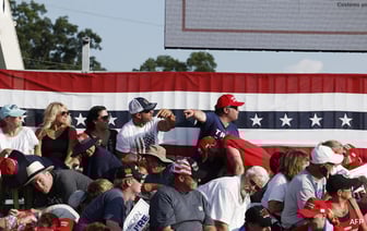 По словам местного прокурора, подозреваемый в стрельбе на митинге Трампа находился за пределами места проведения.