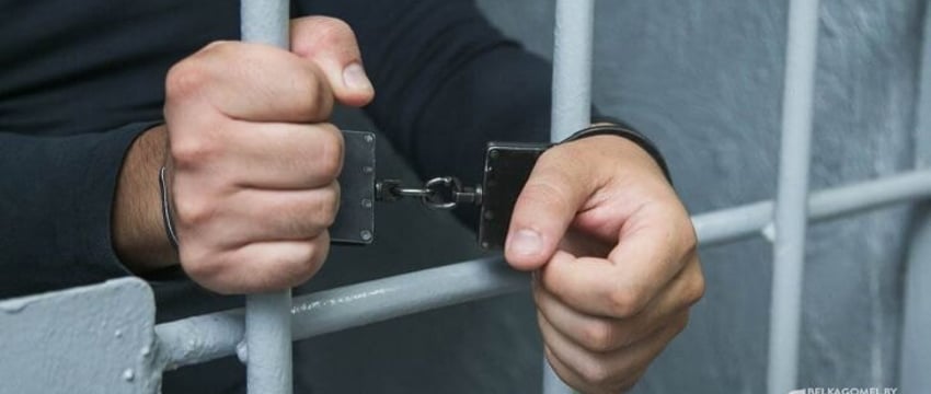 В Гомеле мужчина за 2 тыс. долларов пообещал освободить сокамерника. Дело дошло до суда