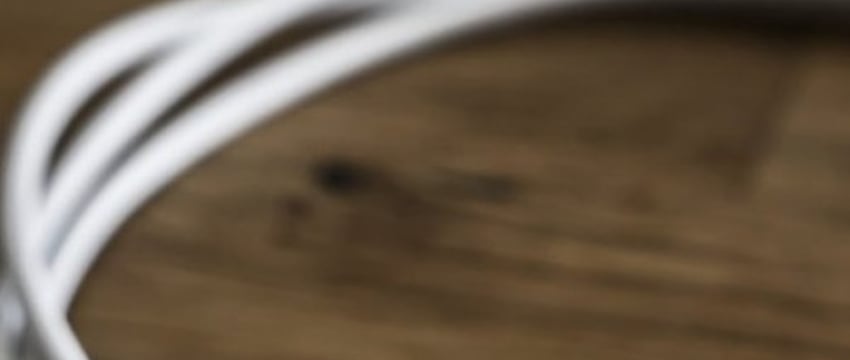 В Беларуси мужчина избил ребенка сожительницы кабелем от зарядки. Суд вынес приговор