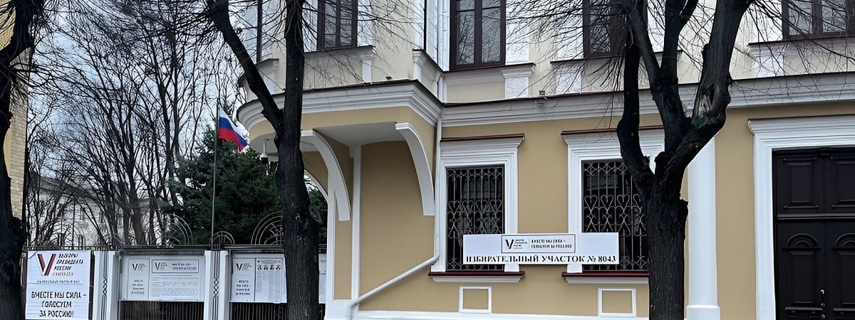 Российский посол заявил об угрозе подрыва генконсульства РФ в Бресте