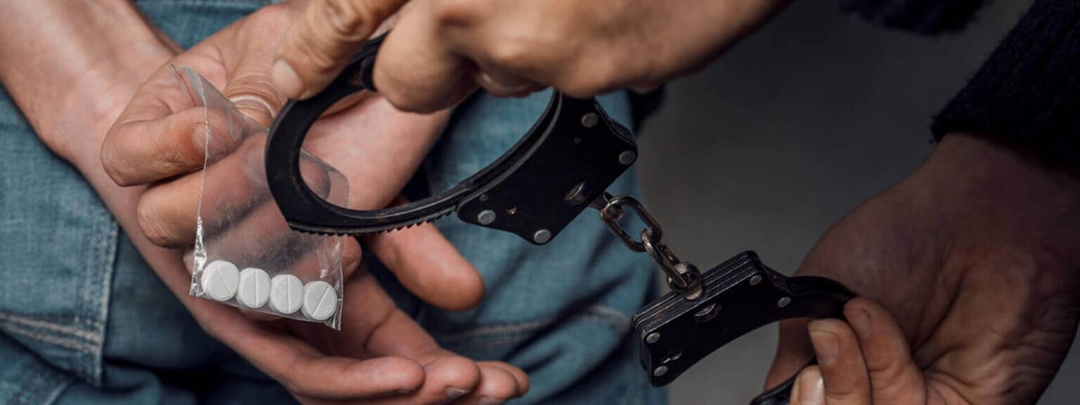 В Гомеле преподаватель разоблачил подростка-наркокурьера, но тот смог избежать уголовного дела. Как удалось?