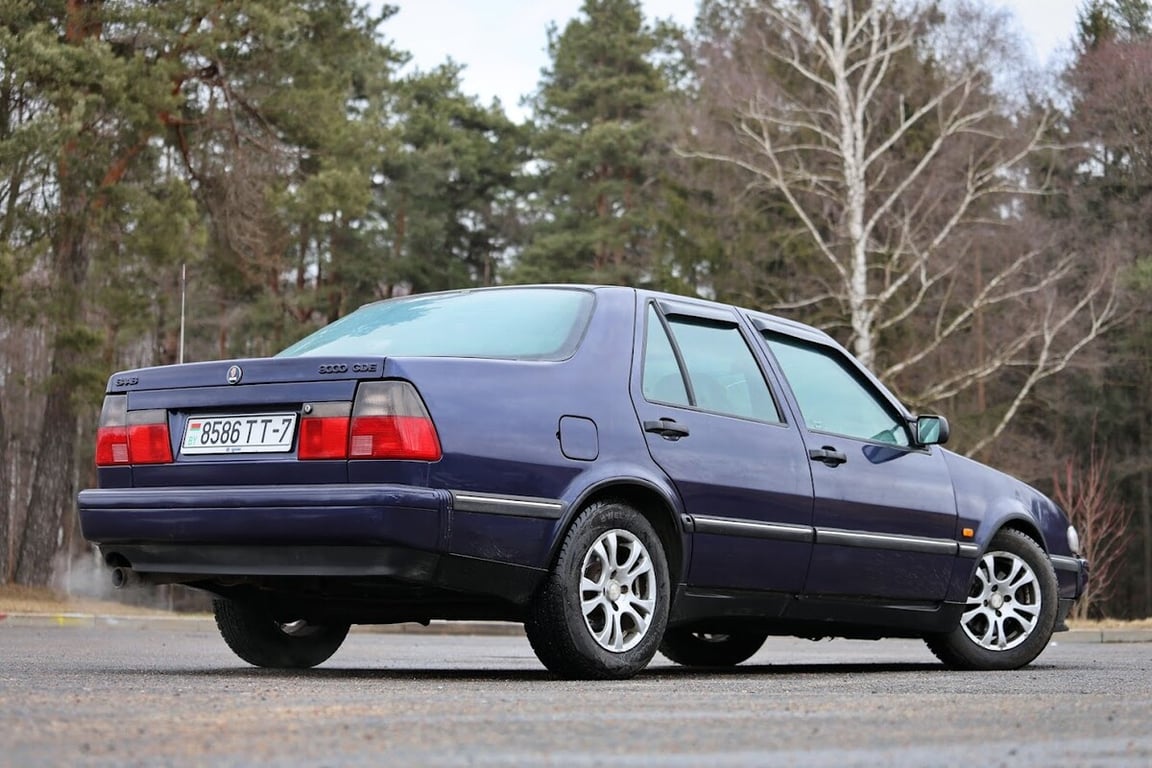 Белорус показал очень редкий Saab 9000