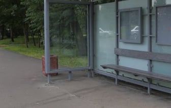 В Барановичах водитель автобуса наехал на ногу мужчине на остановке — стало известно, как наказали водителя