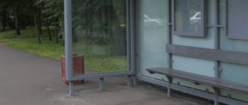 В Барановичах водитель автобуса наехал на ногу мужчине на остановке — стало известно, как наказали водителя