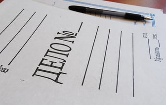 В Щучинском районе парень поссорился со своей девушкой и снес часть забора