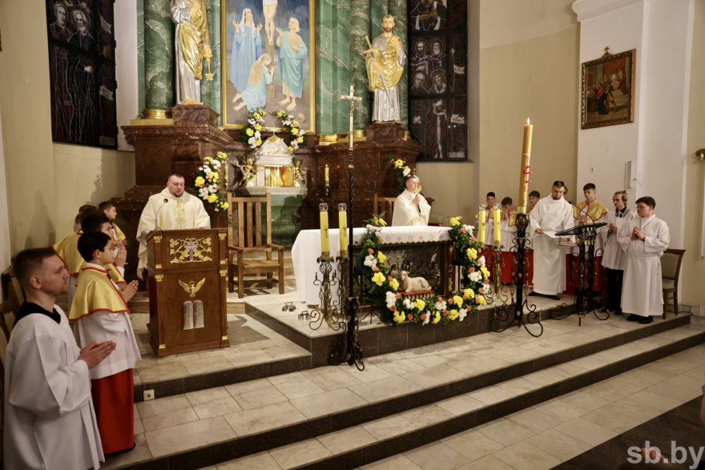 Католики Бреста отметили Пасху Христову