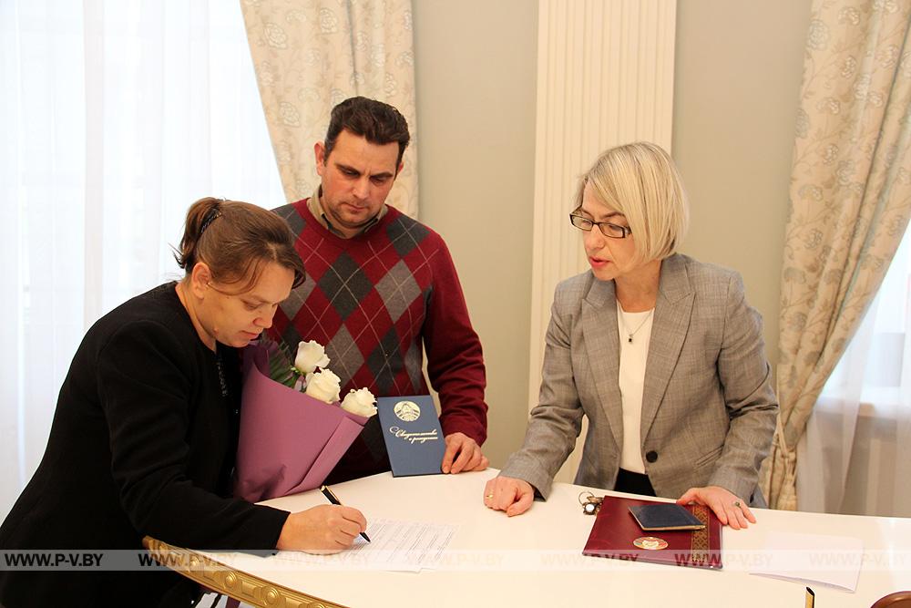 В семье пинчан родился 14-й ребёнок