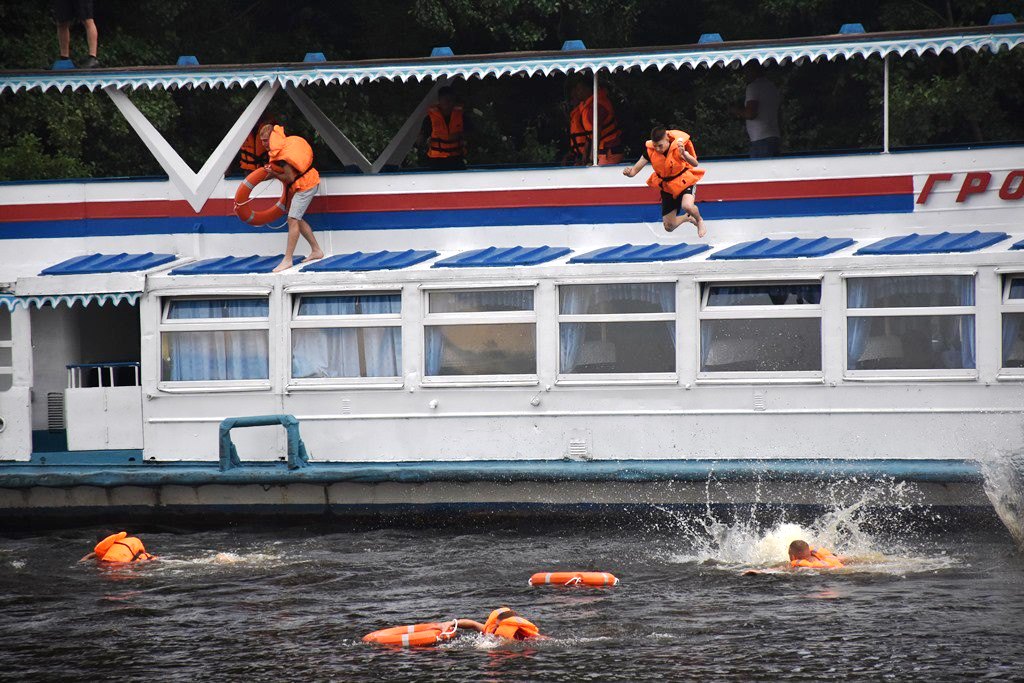 Показательные выступления МЧС в Бресте. Видео и фото