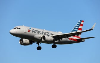 Жительница США подала в суд на авиакомпанию American Airlines после того, как пассажир совершил на нее сексуальное нападение.
