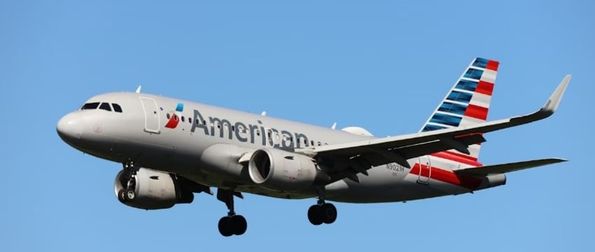 Жительница США подала в суд на авиакомпанию American Airlines после того, как пассажир совершил на нее сексуальное нападение.